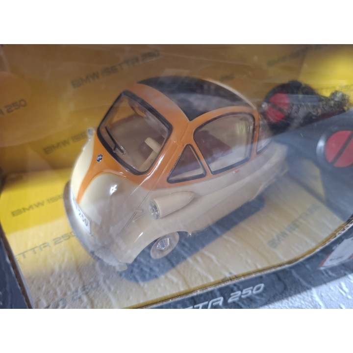 BMW Isetta 250 1:18 RC Radio Controlled with Functioning Lights