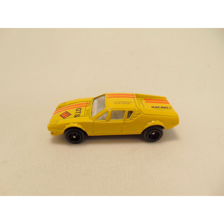 De Tomaso Pantera GTS 1:64 geel