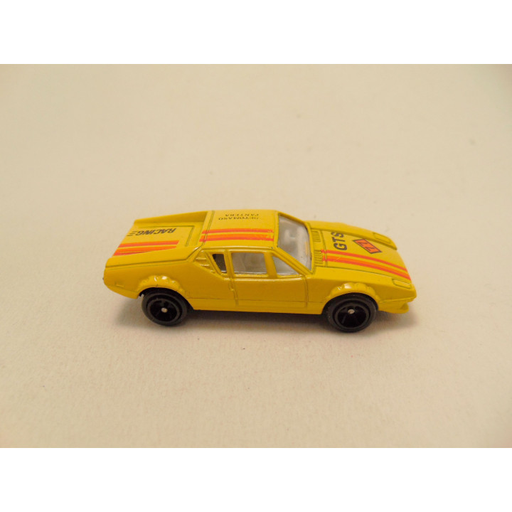 DeTomaso Pantera GTS 1:64 geel
