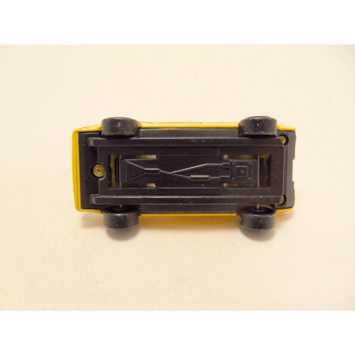 DeTomaso Pantera GTS 1:64 geel