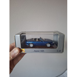 Jaguar XK8 Cabriolet 1:43 Maisto 50103 Schaalmodel