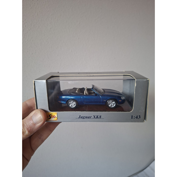 Jaguar XK8 Cabriolet 1:43 Maisto 50103 Schaalmodel