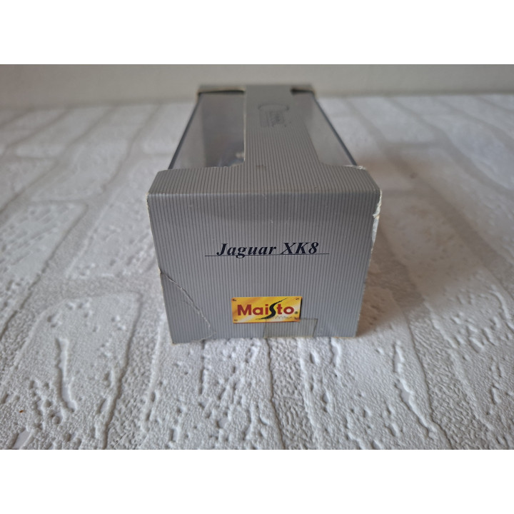 Jaguar XK8 Cabriolet 1:43 Maisto 50103 Schaalmodel