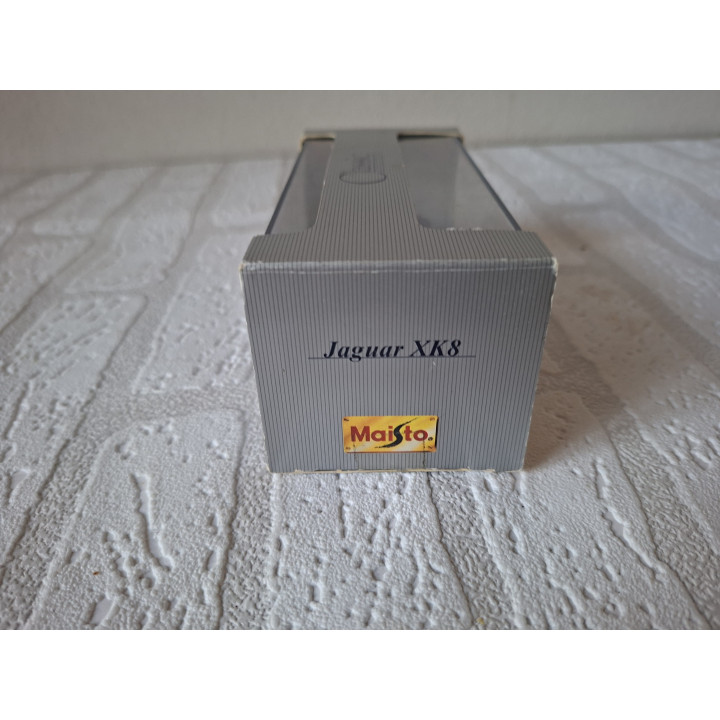 Jaguar XK8 Cabriolet 1:43 Maisto 50103 Schaalmodel