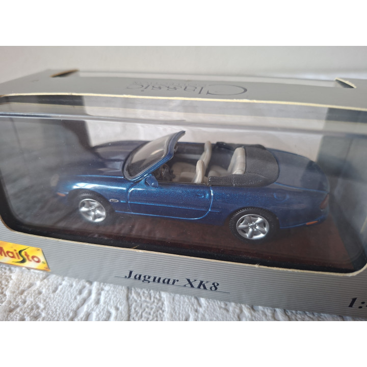Jaguar XK8 Cabriolet 1:43 Maisto 50103 Schaalmodel