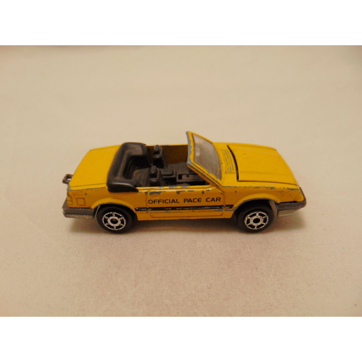 Ford Mustang LX Cabrio Official pace car Majorette geel