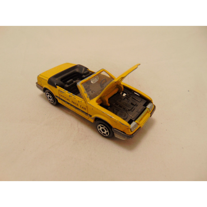 Ford Mustang LX Cabrio Official pace car Majorette geel