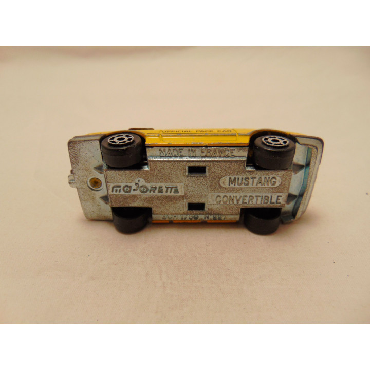 Ford Mustang LX Cabrio Official pace car Majorette geel