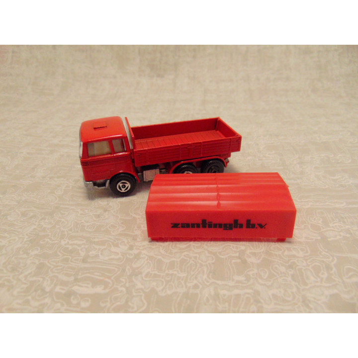 Mercedes LPS 2032 vrachtwagen 1:90 Efsi rood