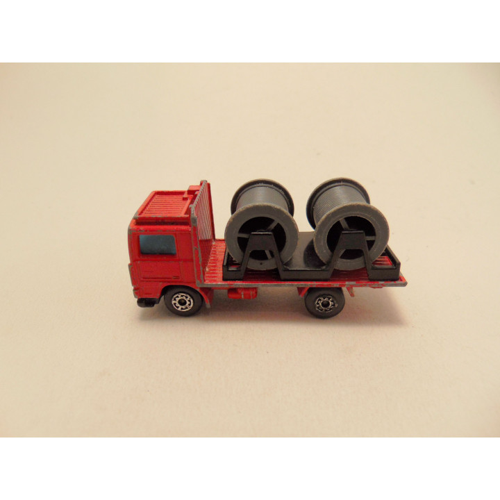 Volvo F10 met haspels Matchbox 1:90 rood