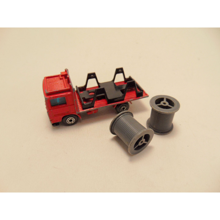 Volvo F10 met haspels Matchbox 1:90 rood