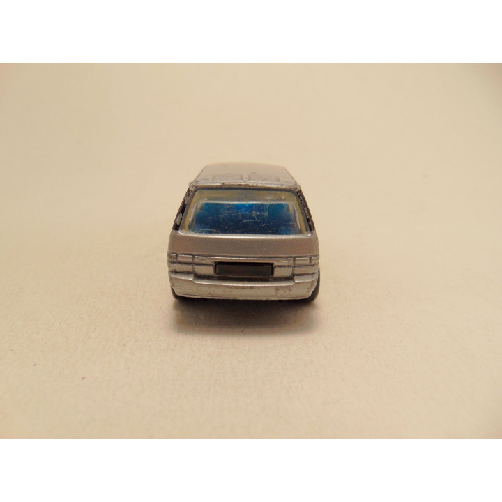 Nissan Prairie Matchbox 1:59 zilverkleurig
