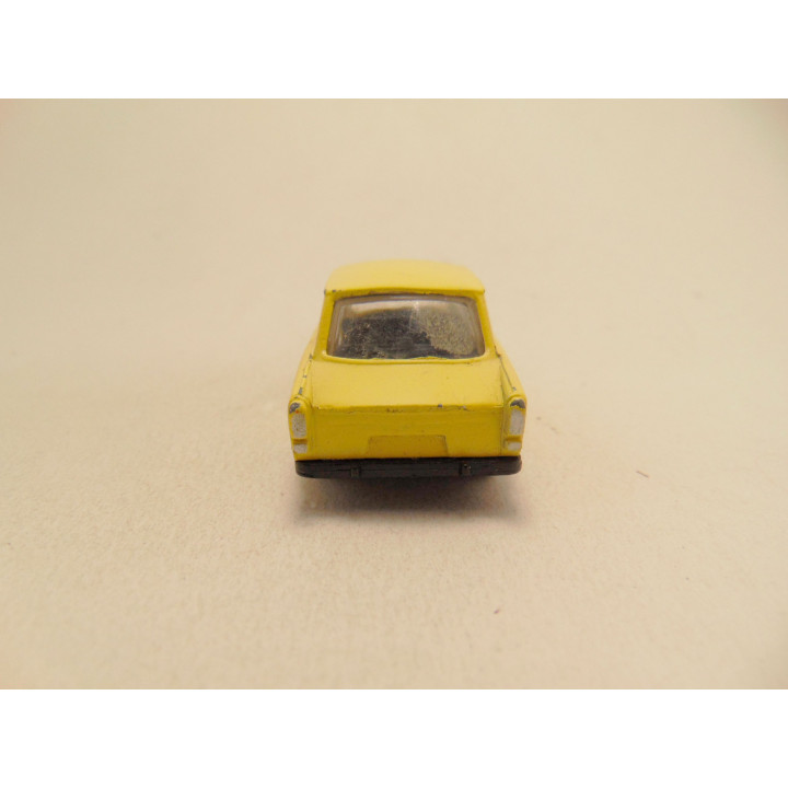 Trabant 601 1:64 MC Toys geel