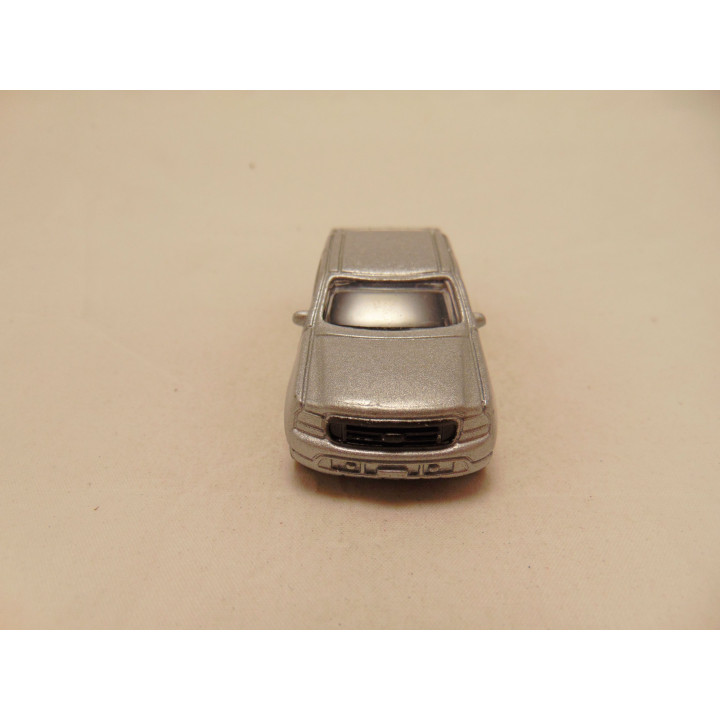 Ford F150 crew cab 1:64 zilverkleurig