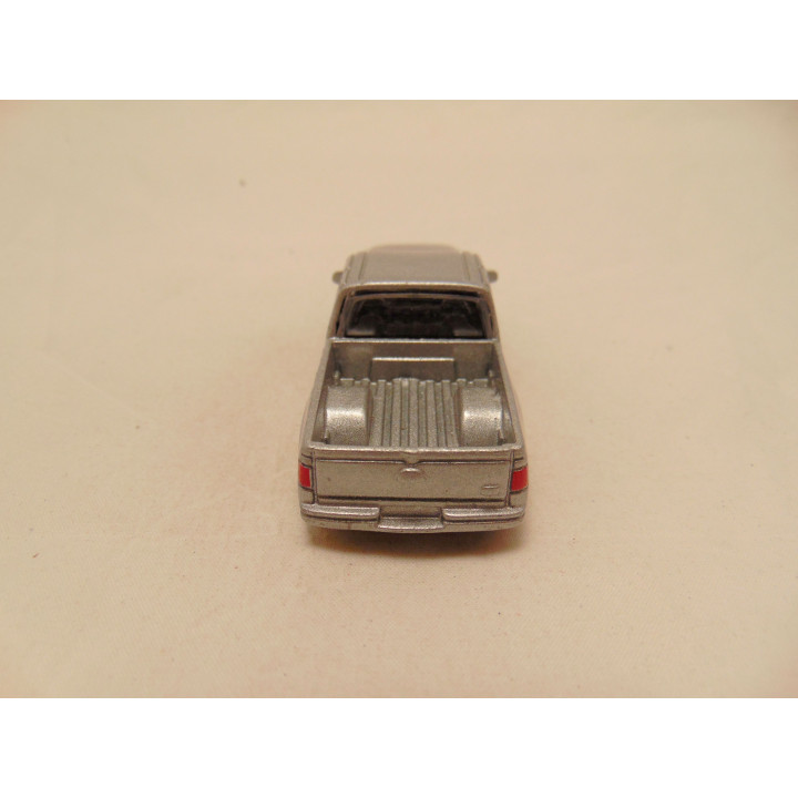 Ford F150 crew cab 1:64 zilverkleurig