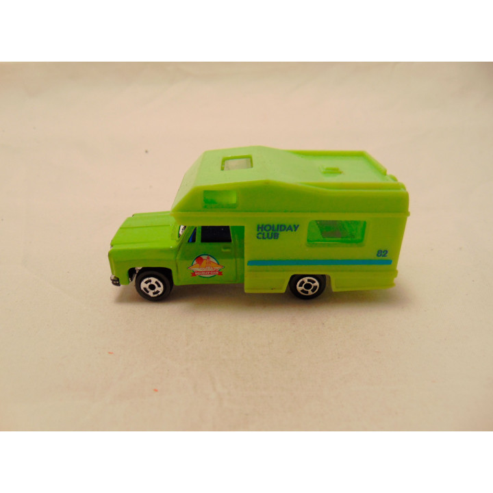 GMC Camper caravan 1:64 lichtgroen