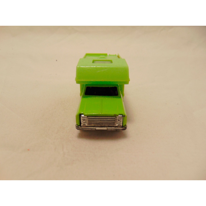 GMC Camper 1:64 lichtgroen