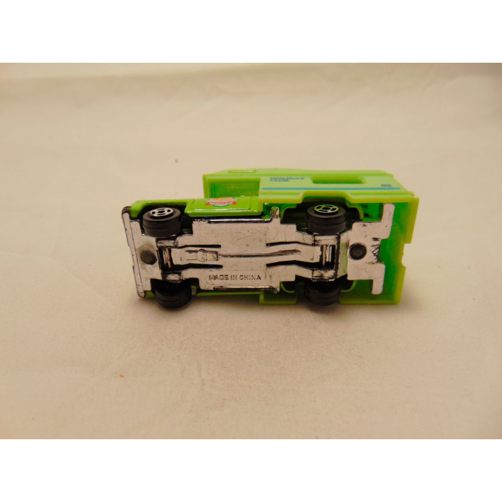 GMC Camper 1:64 lichtgroen