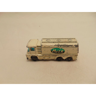 Guy motors Warrior tankwagen MILK 1:64 Husky models (1)