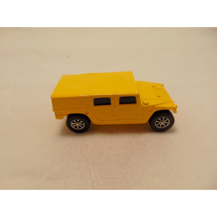 Hummer H1 1:64 Maisto geel
