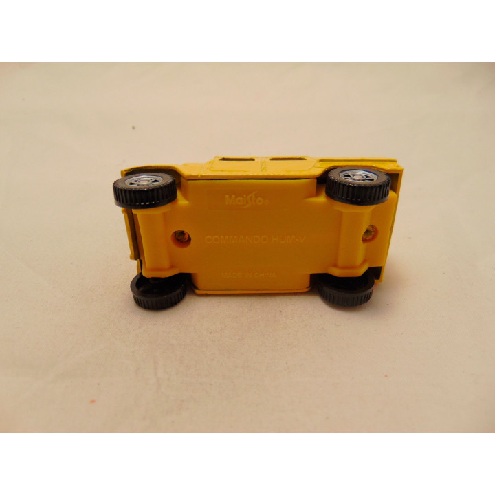 Hummer H1 1:64 Maisto geel