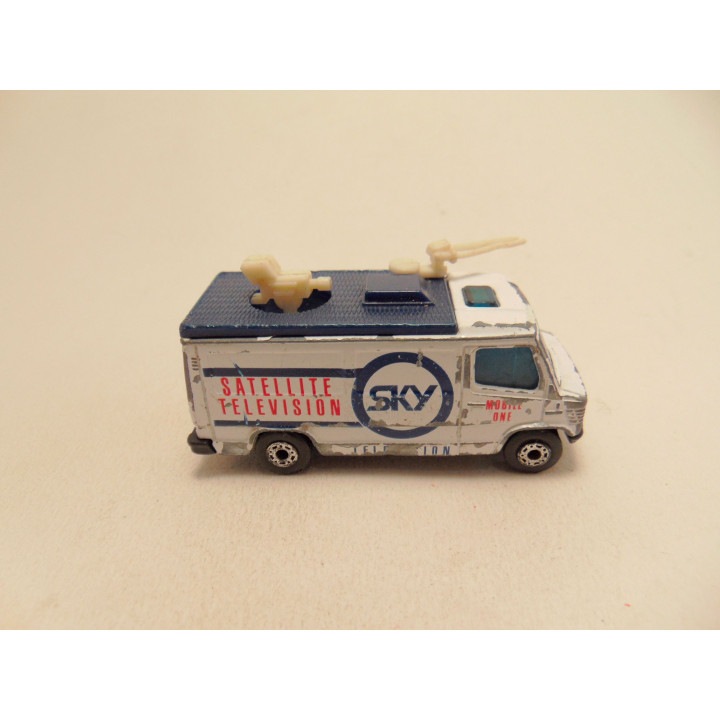 Mercedes 207D straalwagen SKY Matchbox 1:73 wit
