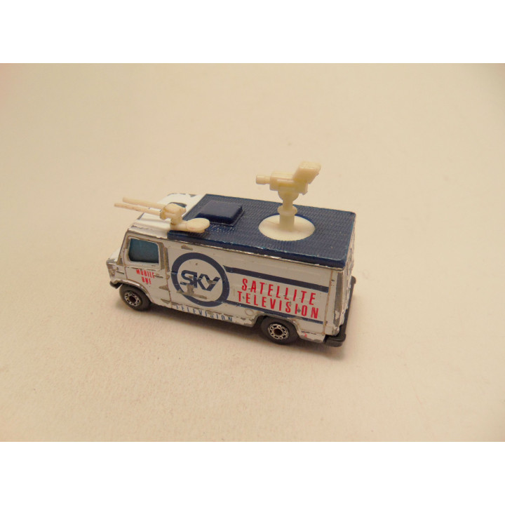 Mercedes 207D straalwagen SKY Matchbox 1:73 wit