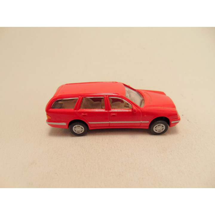 Mercedes 300T 1:64 Cararama rood