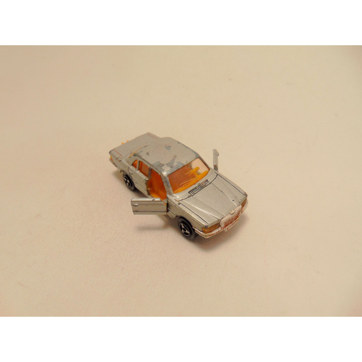 Mercedes 450SE Majorette 1:60 zilverkleurig
