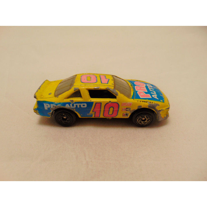 Pontiac Grand Prix GT Stockcar Matchbox 1:67 geel Pontiac Grand Prix GT Stockcar Matchbox 1:67 geel