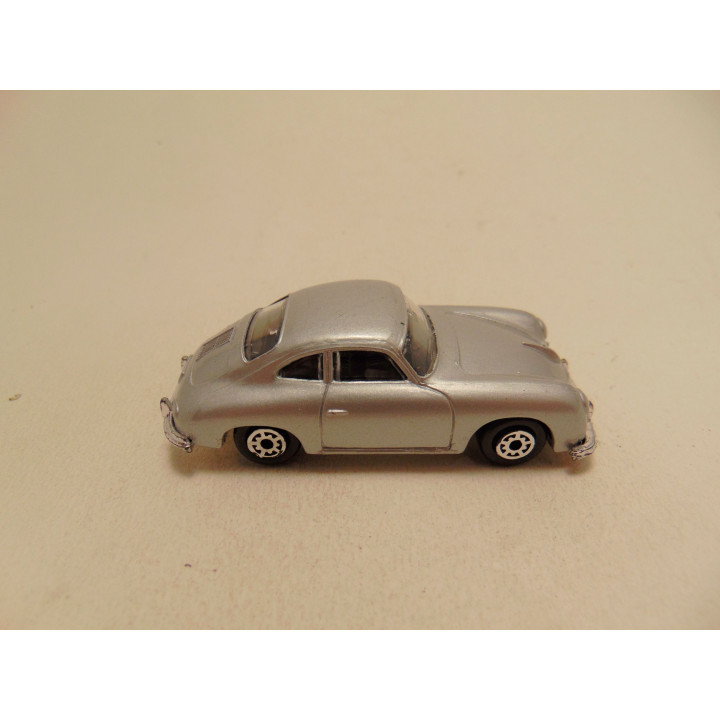 Porsche 356A Coupe 1:64 Maisto zilverkleurig
