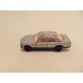 Mercedes 500SEL 1:64 zilverkleurig