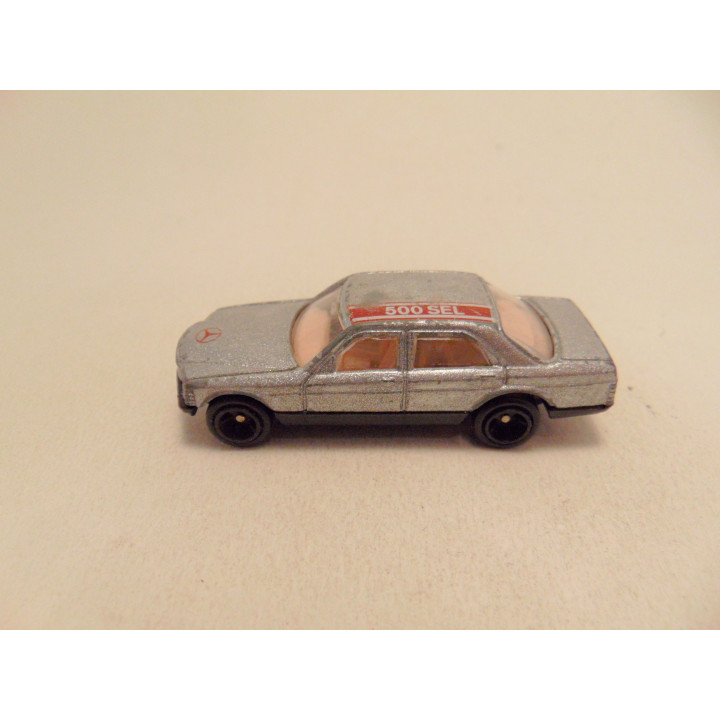 Mercedes 500SEL 1:64 zilverkleurig