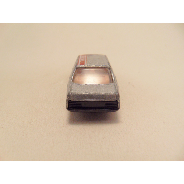 Mercedes 500SEL 1:64 zilverkleurig