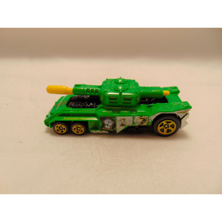 Invader tank Attack 5 Pack Hot wheels 2011 groen