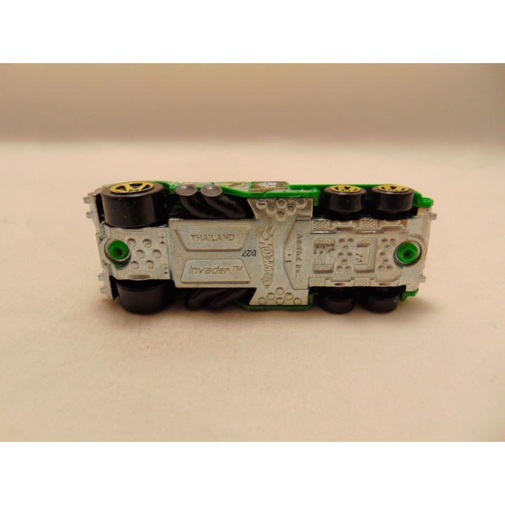 Invader tank Attack 5 Pack Hot wheels 2011 groen