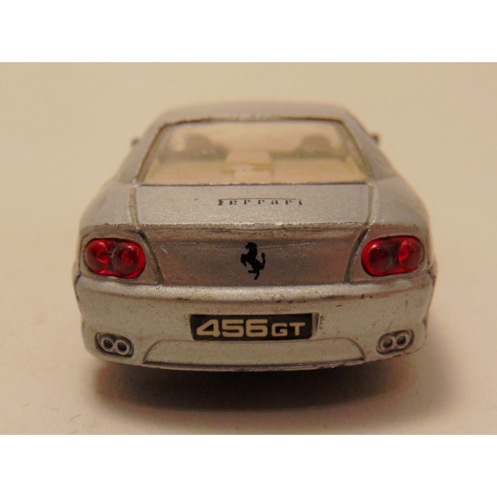 Ferrari 456 GT 1:39 Maisto zilverkleurig Ferrari 456 GT 1:39 Maisto zilverkleurig