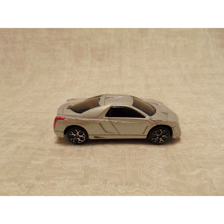 Cadillac Cien concept 2002 coupe Maisto 1:64 zilverkleurig