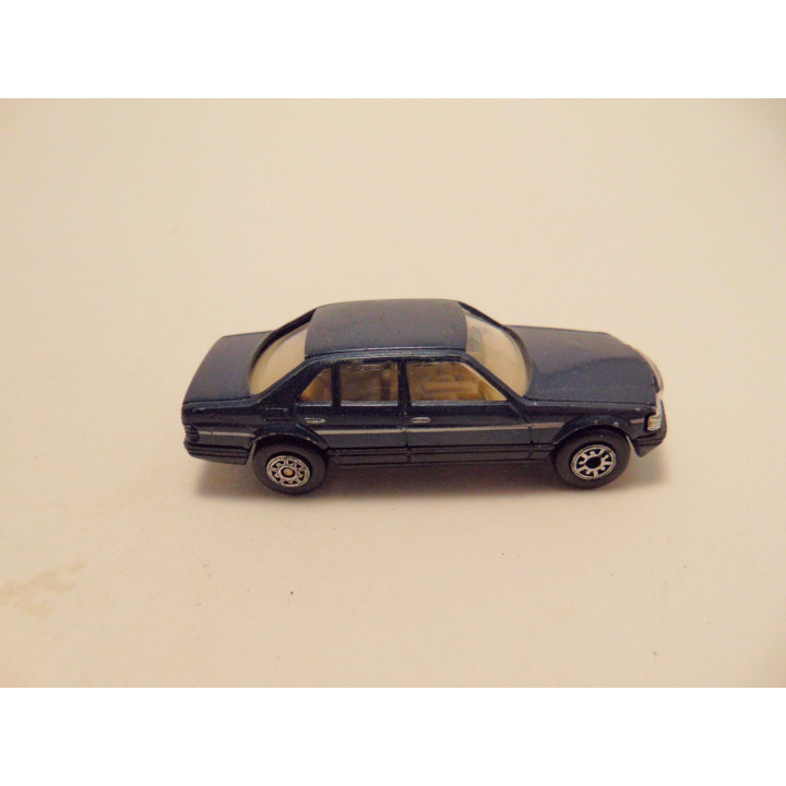 Mercedes 260SEL 1:64 MC Toys blauw