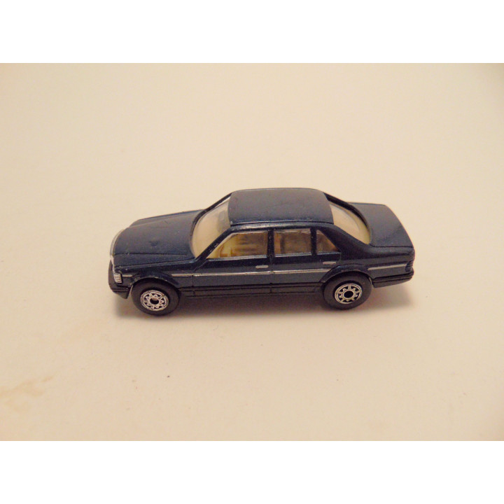 Mercedes 260SEL 1:64 MC Toys blauw