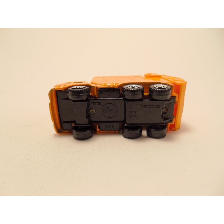 Mercedes SK vuilniswagen Siku 1015 oranje