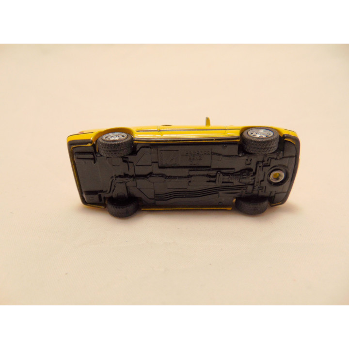 Mercedes CLK 1:72 Cararama geel