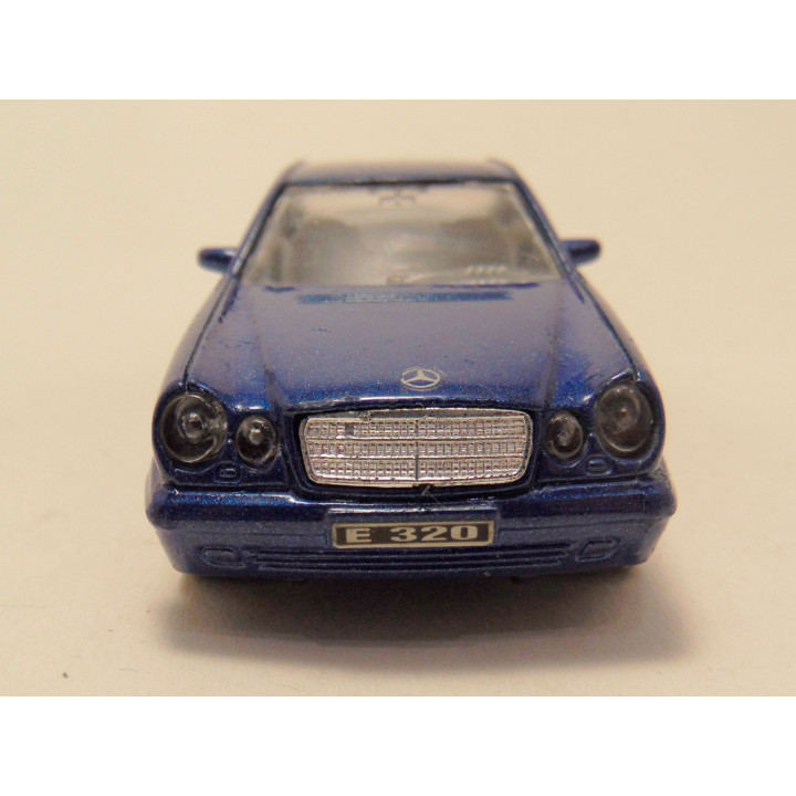 Mercedes 320 E 1:41 Welly blauw