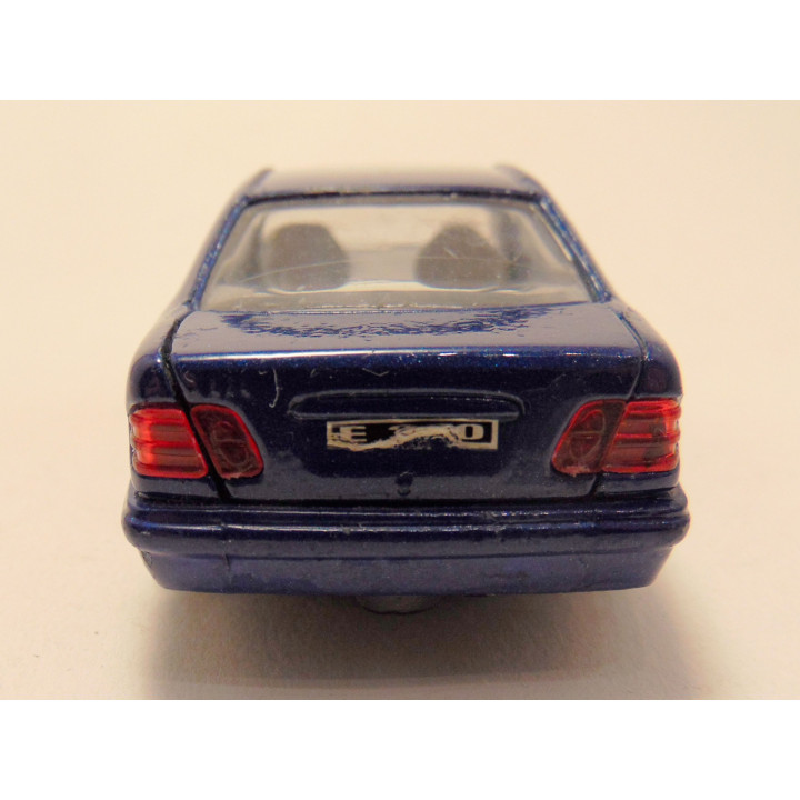 Mercedes 320 E 1:41 Welly blauw