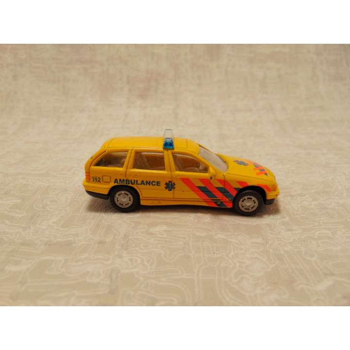 Bmw 325i Touring station ambulance Cararama-Hongwell 1:72 geel