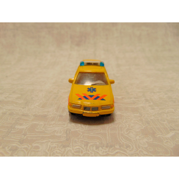 Bmw 325i Touring station ambulance Cararama-Hongwell 1:72 geel