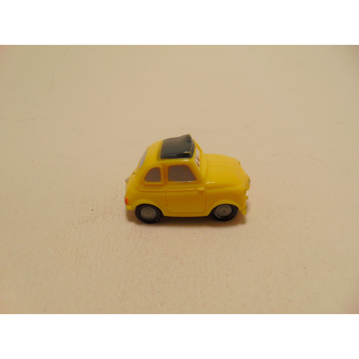 Fiat 500 met sunroof 1959 Luigi Disney cars Pixar lichtgeel