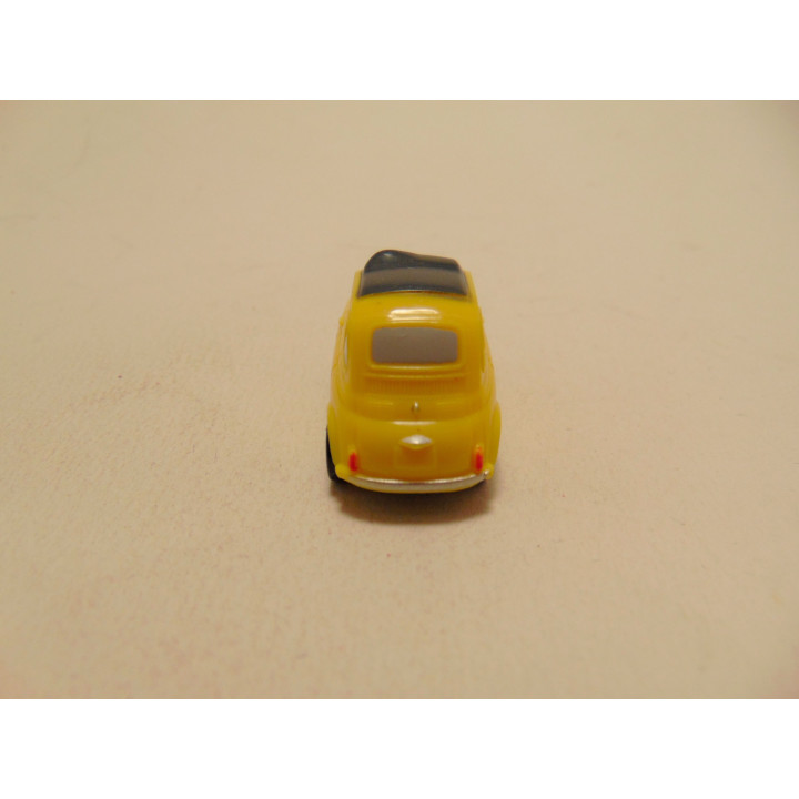 Fiat 500 met sunroof 1959 Luigi Disney cars Pixar lichtgeel