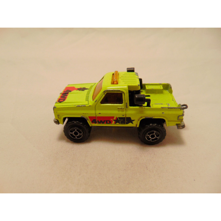 Chevrolet Blazer K5 4 WD Pickup Off road 1:62 Majorette geel