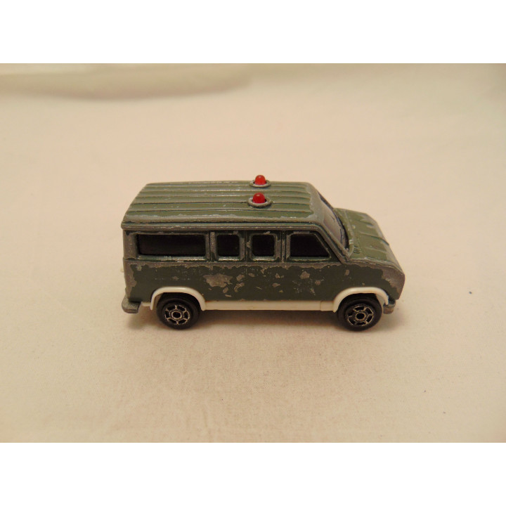 Ford Econoline Club Wagon 1983 1:65 Majorette 279 234 legergroen